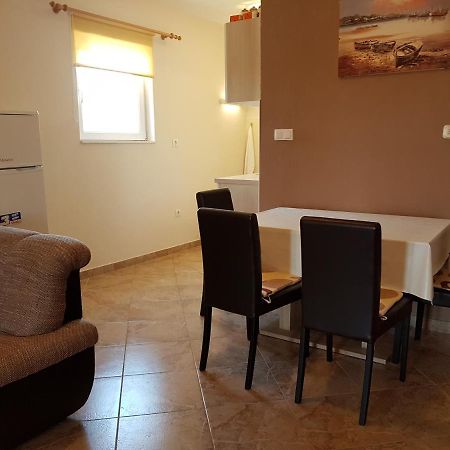 Family Friendly Seaside Apartments Kanica, Rogoznica - 12895 Exterior photo